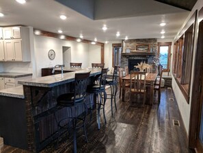 Presidential Villa | Private kitchen - Beaverhead Resort (Dillon)