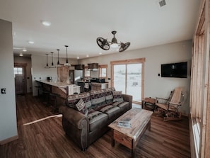 Superior Villa | Living area | Flat-screen TV, fireplace - Beaverhead Resort (Dillon)