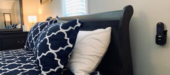 ★ 3 Minuten zum Kellogg Park 2BR ★ Plymouth ★ Parken ★ W / D ★