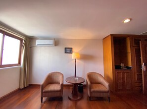 Deluxe City View Business Twin Room | Verdunkelungsvorhänge, Bügeleisen/Bügelbrett, kostenloses WLAN