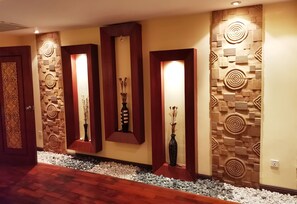 Deluxe City View Business Suite | Blackout drapes, iron/ironing board, free WiFi, bed sheets - Oruseeey Hotel (Phnom Penh)