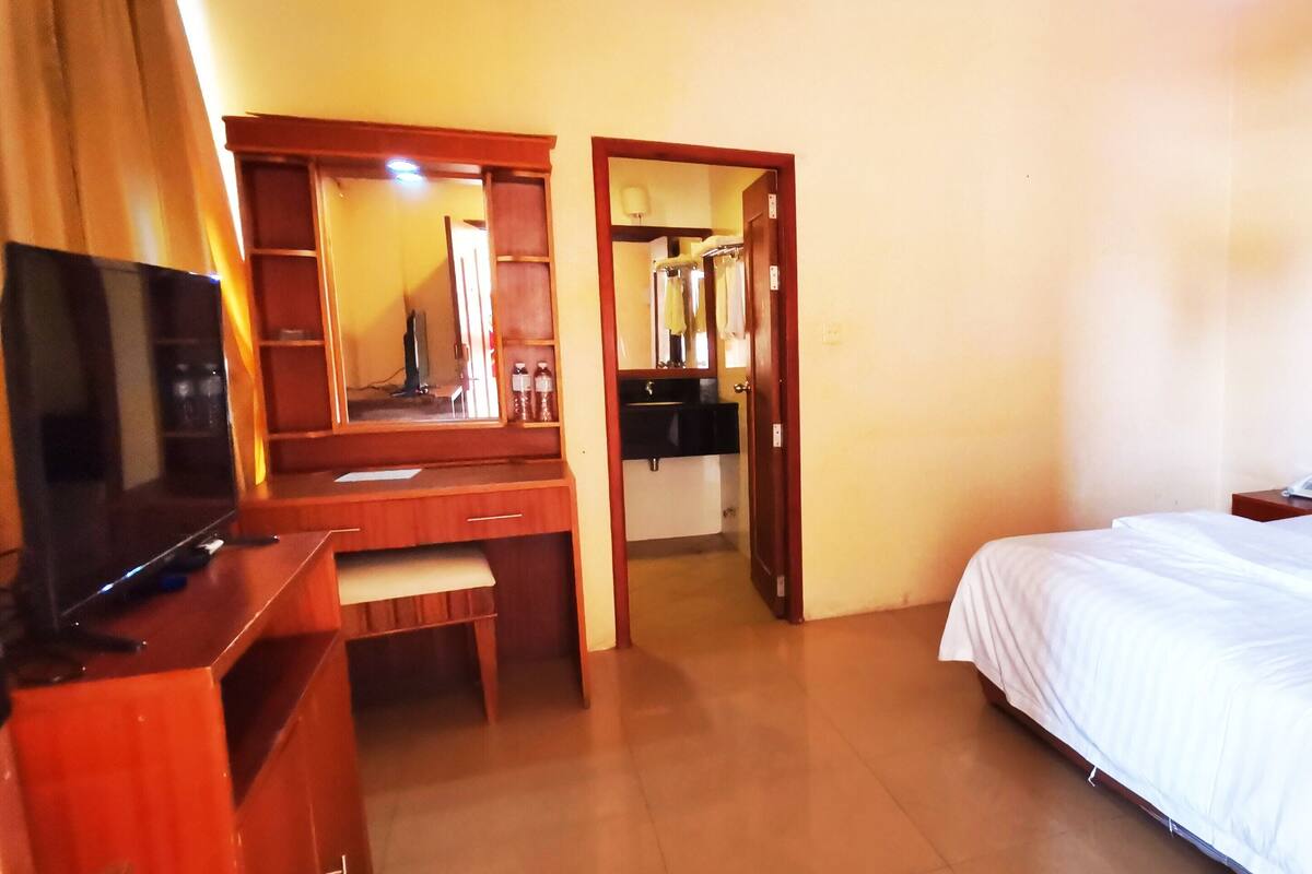 City View King Room | Blackout drapes, iron/ironing board (on request), WiFi (free)