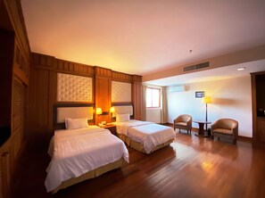Deluxe City View Business Twin Room | Blackout drapes, iron/ironing board, free WiFi, bed sheets - Oruseeey Hotel (Phnom Penh)