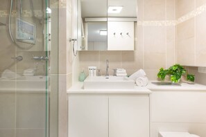 Dutxa, assecador de cabells i tovalloles 