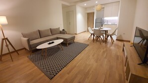 Superior-Apartment | Wohnzimmer | Flachbildfernseher