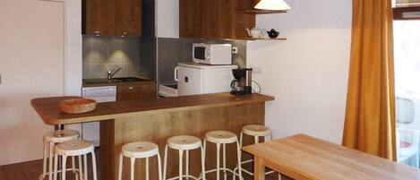 Microwave, dishwasher