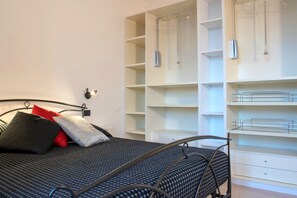 1 chambre, bureau, fer et planche à repasser, accès au Wi-Fi (inclus)