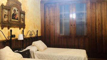 3 dormitoris, planxa i posts de planxar, wifi i roba de llit