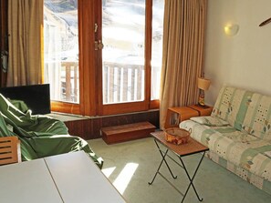 TV - Studio with balcony, 4 people, ski-in/ski-out, pets allowed (Les Orres)