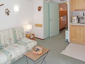 Interior - Studio with balcony, 4 people, ski-in/ski-out, pets allowed (Les Orres)