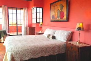 ห้องดับเบิล, เตียงคิงไซส์ 1 เตียง, ระเบียง | เตารีด/โต๊ะรีดผ้า, Wi-Fi ฟรี, ผ้าปูที่นอน