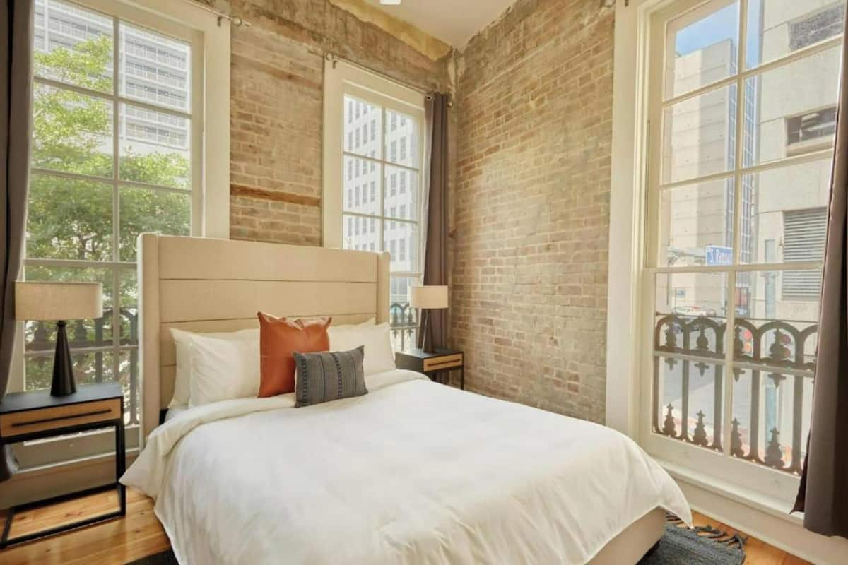 Apartment, 5 Bedrooms | Individually decorated, individually furnished, iron/ironing board