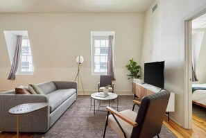 Apartment, 3 Bedrooms | Individually decorated, individually furnished, iron/ironing board - The Louie Hotel New Orleans Los Angeles , Belvilla District 6 Formerly Sonder (New Orleans)