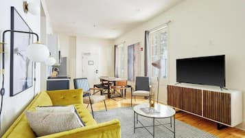 Apartment, 3 Bedrooms | In-room dining