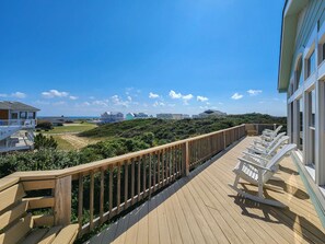 Terrace/patio - Aqua Vista - Beautiful 7 BR, 6.5 BA, Oceanside w/ Private Pool (Southern Shores)