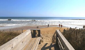 Una spiaggia nelle vicinanze