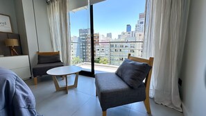 Apartemen Standar (Danish Dream) | Area keluarga | TV LCD, Netflix, film berbayar, dan layanan streaming