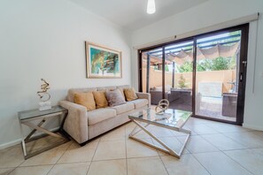 Fernseher, Videospiele, Stereoanlage, Arbeitsbereiche