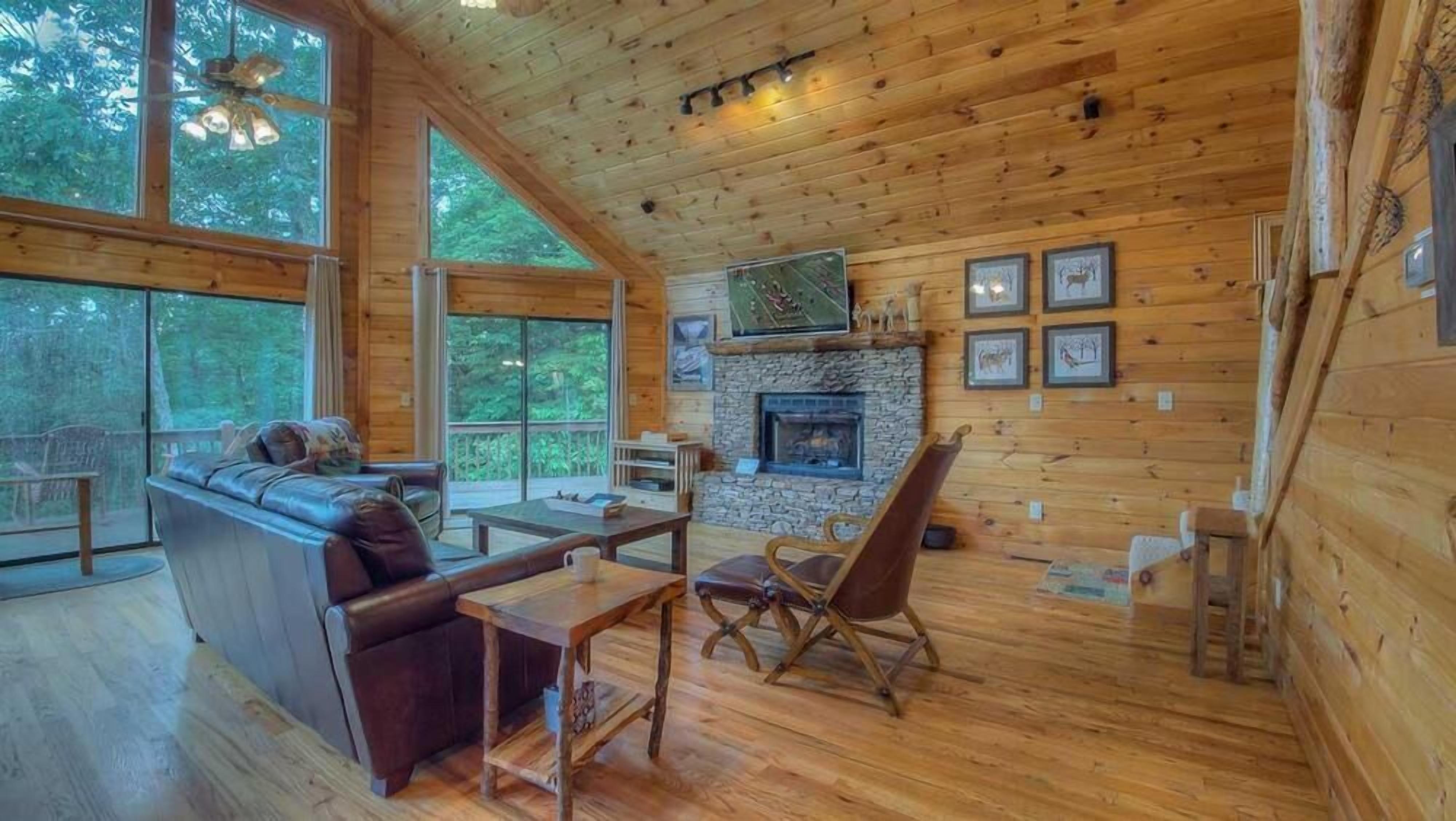 Blue Horizon- Pet Friendly | Screened in Porch | Outdoor Fire Pit