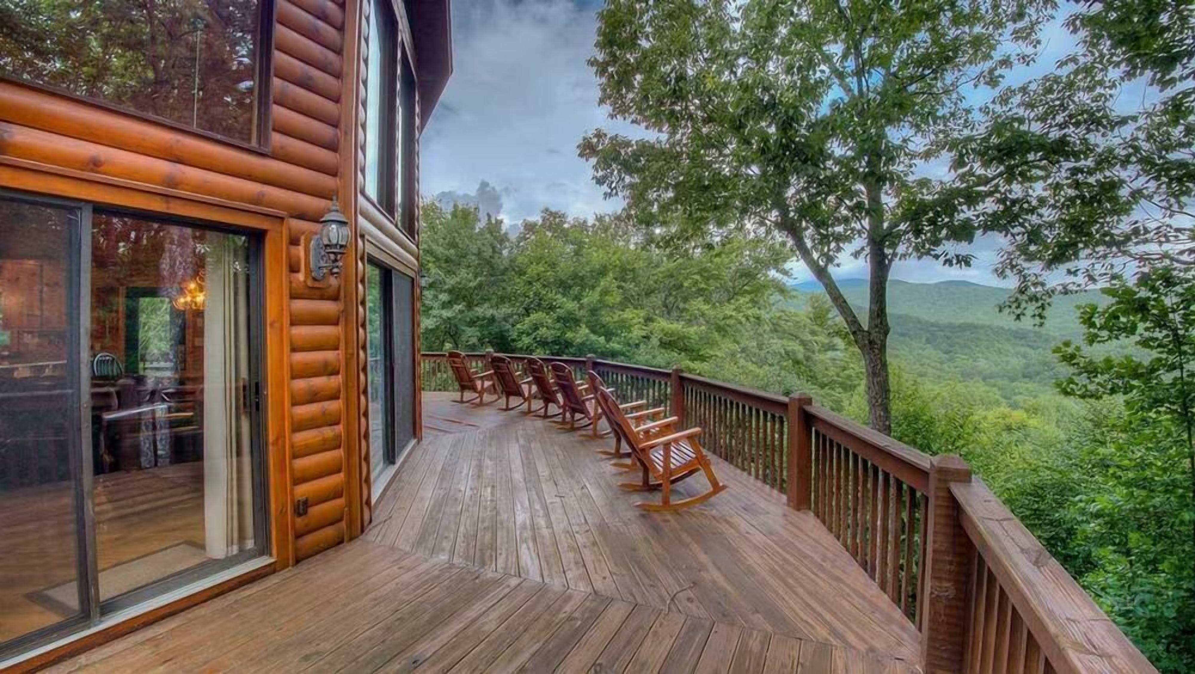 Blue Horizon- Pet Friendly | Screened in Porch | Outdoor Fire Pit