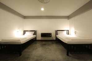Twin Room - Age 18-40 | Free WiFi, bed sheets - Balcony Party Hostel Beachfront - Adults Only (Krabi)