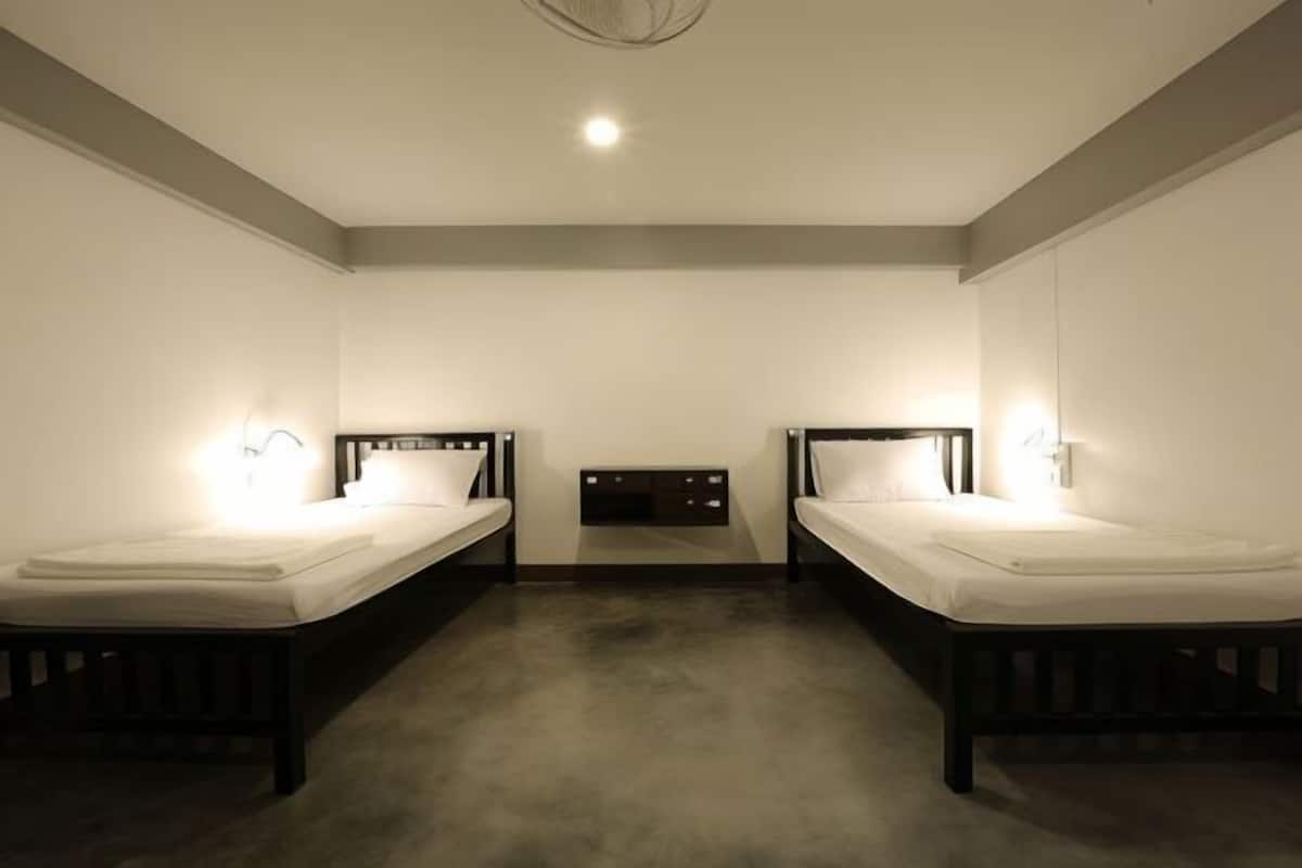 WiFi (free), bed sheets