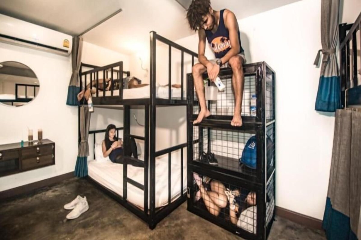 6-Bed Mixed Dormitory - Age 18-40 | 무료 WiFi, 침대 시트
