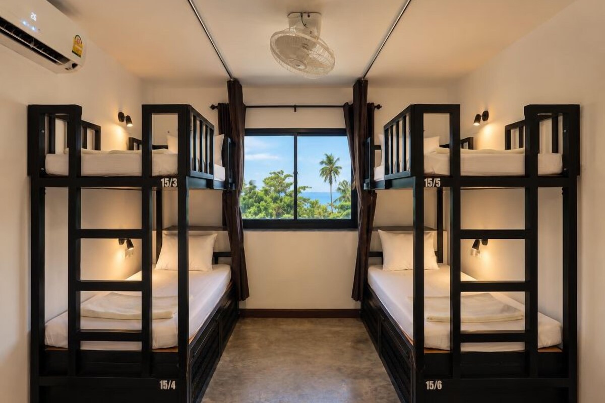 4-Bed Mixed Dormitory - Age 18-40 | 무료 WiFi, 침대 시트