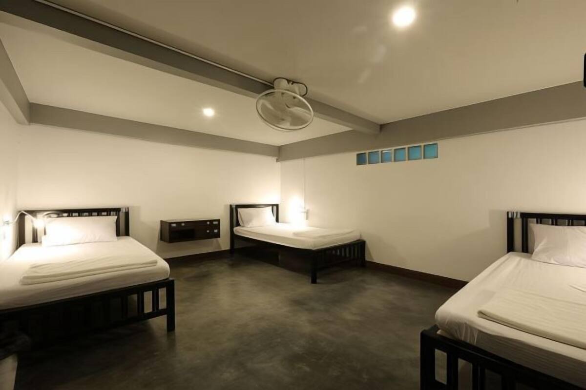 WiFi (free), bed sheets