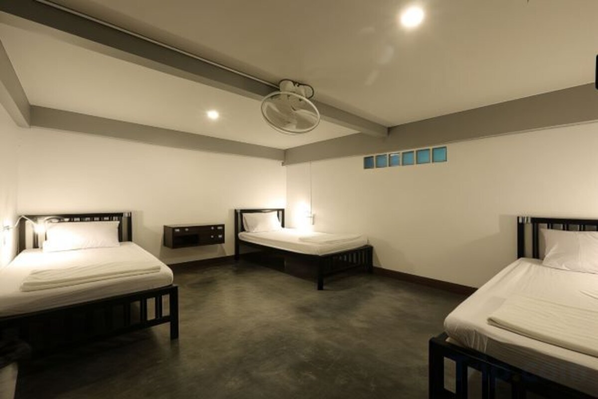 WiFi (free), bed sheets