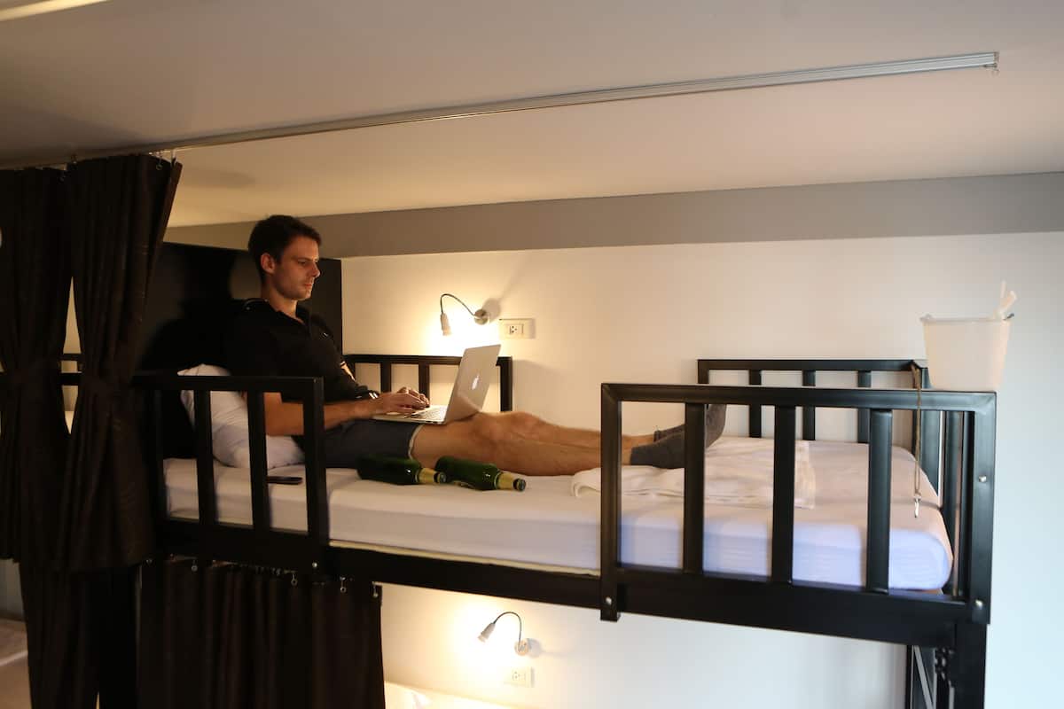 WiFi (free), bed sheets