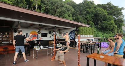 Balcony Party Hostel Beachfront - Adults Only