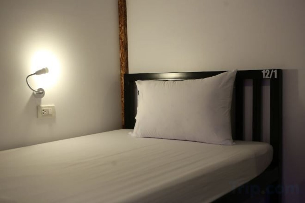 WiFi (free), bed sheets