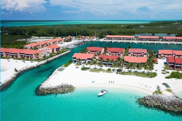 Sulla spiaggia, lettini da mare, teli da spiaggia