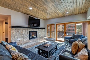 Smart TV, chimenea y videojuegos 