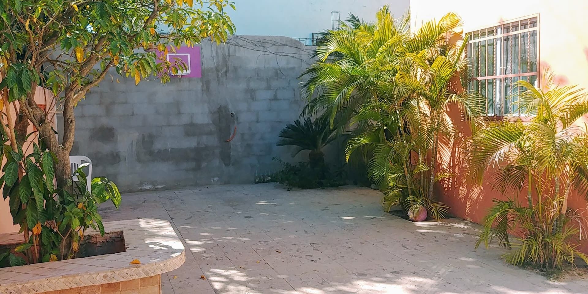 Bonita planta baja con 2 recamaras y un baño, jardín con asador y cochera .