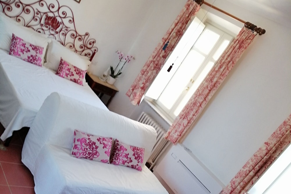 Boutique Studio Apartment in Roero Wine Area of Piedmont, near Asti and Alba.