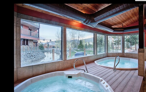 Indoor spa tub