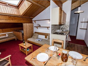 Fridge, microwave, dishwasher, coffee/tea maker