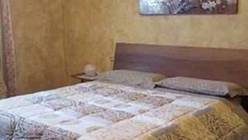 2 bedrooms, desk, wheelchair access