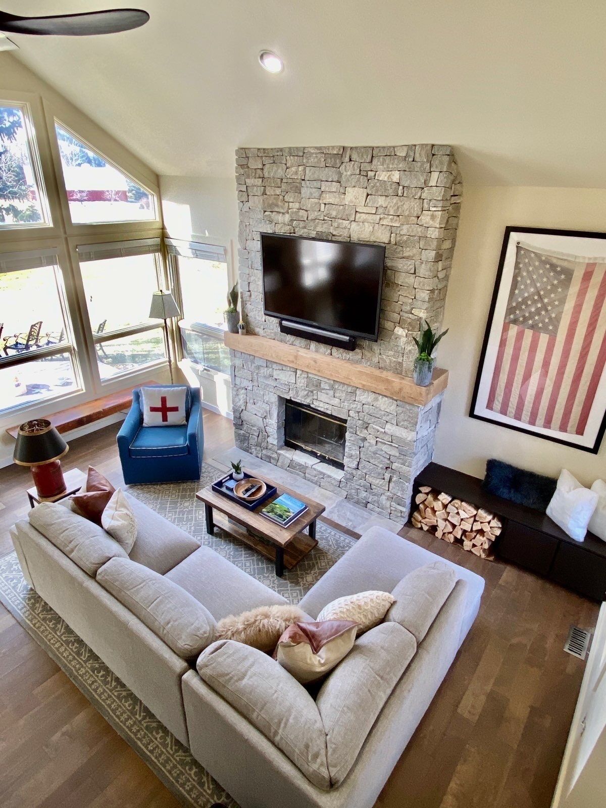BEAUTIFUL VIEWS!  Your Mountain Chic Oasis awaits - Perfect location