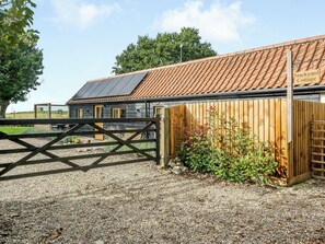 Exterior - 2 bedroom accommodation in Skeyton, near North Walsham (Skeyton, near North Walsham)