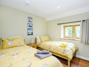 2 bedrooms, free WiFi, bed sheets - 2 bedroom accommodation in Skeyton, near North Walsham (Skeyton, near North Walsham)