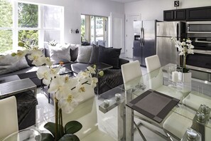 Interior - 7 room PgaVillageResort by AmericanVacationLiving (Port St. Lucie)