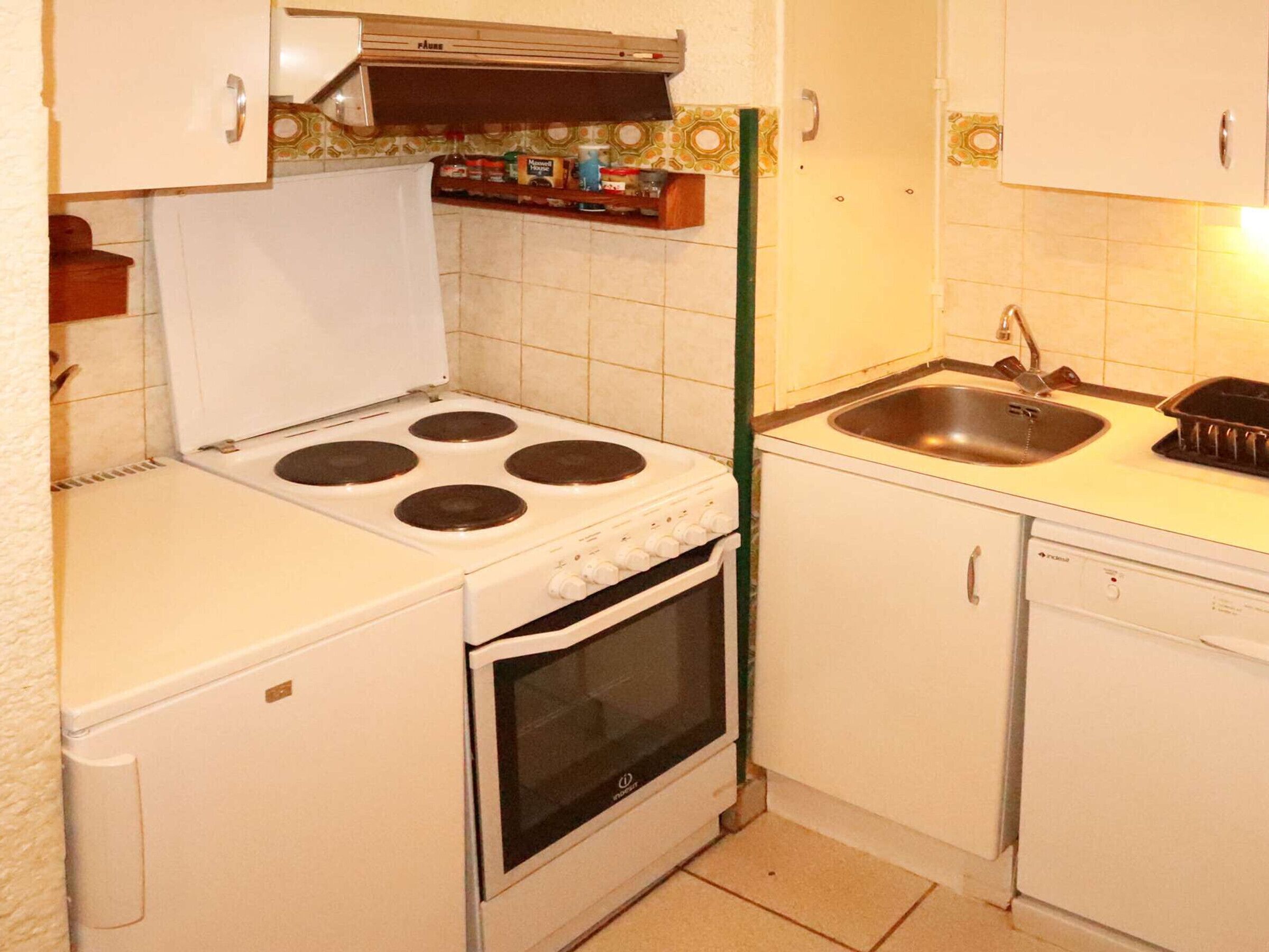 Microwave, dishwasher