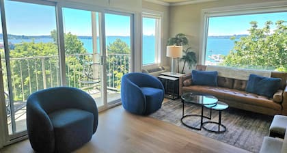 Relaxing View and Walking Distance to downtown Kirkland! Easy freeway access.