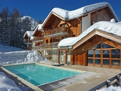 Appartement de standing aux Orres 1800 avec piscine, sauna, hammam et WiFi