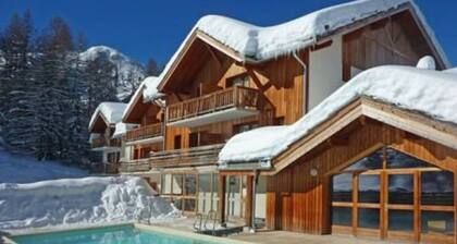 Appartement de standing aux Orres 1800 avec piscine, sauna, hammam et WiFi