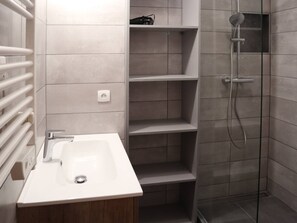 Bathroom - Modern 2-Room Apt for 6 with Pool, Sauna, Hammam, Near Slopes (Les Orres)