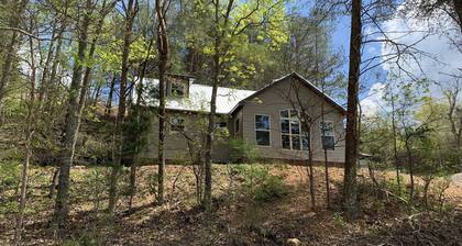 RIVERTON LAKESIDE COTTAGE ON PICKWICK LAKE